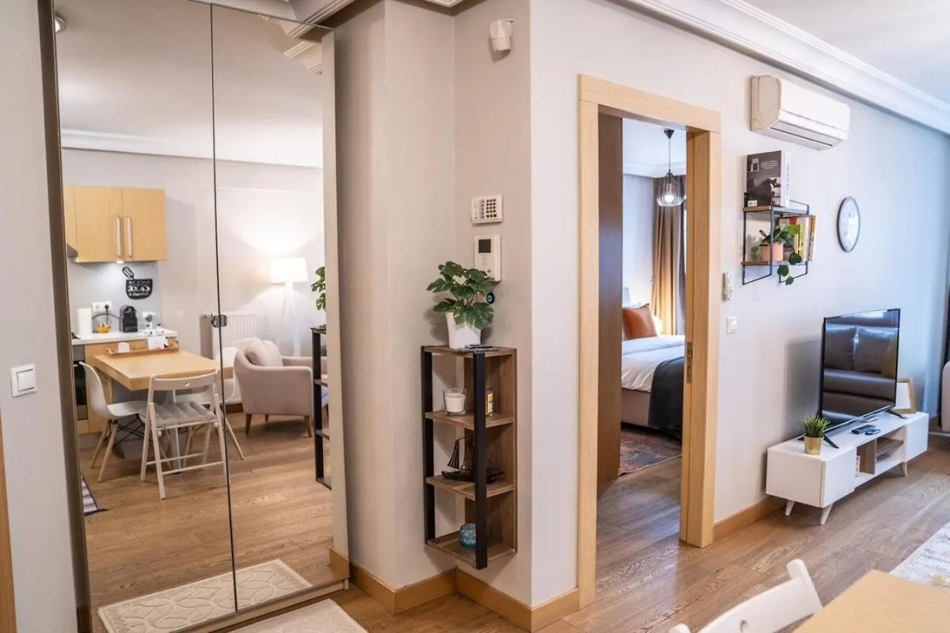 Full Apartment Near Osmanbey Metro Nianta Stambuł